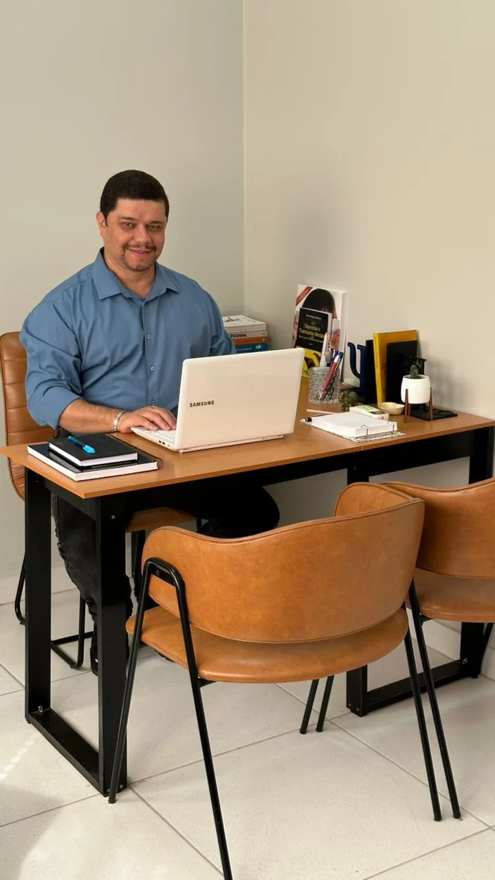 Consultório do psicólogo Wagner Washington em Brasília, ambiente acolhedor para avaliação neuropsicológica