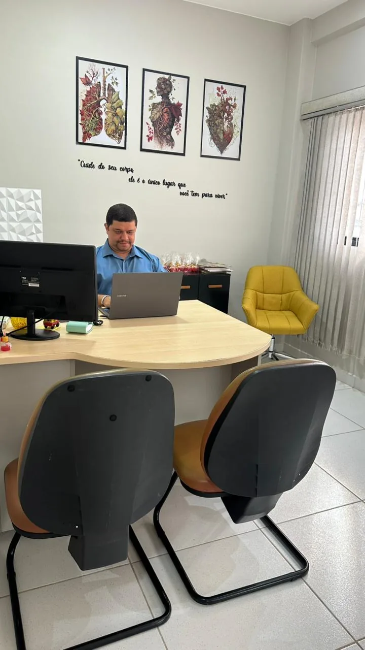 Sala de atendimento para avaliação neuropsicológica no consultório Wagner Washington em Brasília - Ambiente 1