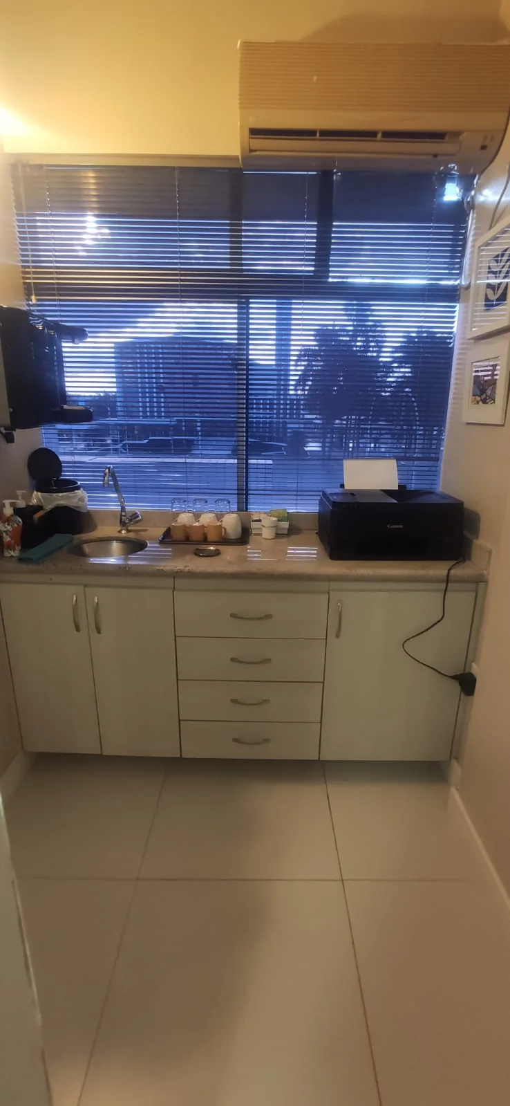 Sala de atendimento para avaliação neuropsicológica no consultório Wagner Washington em Brasília - Ambiente 5